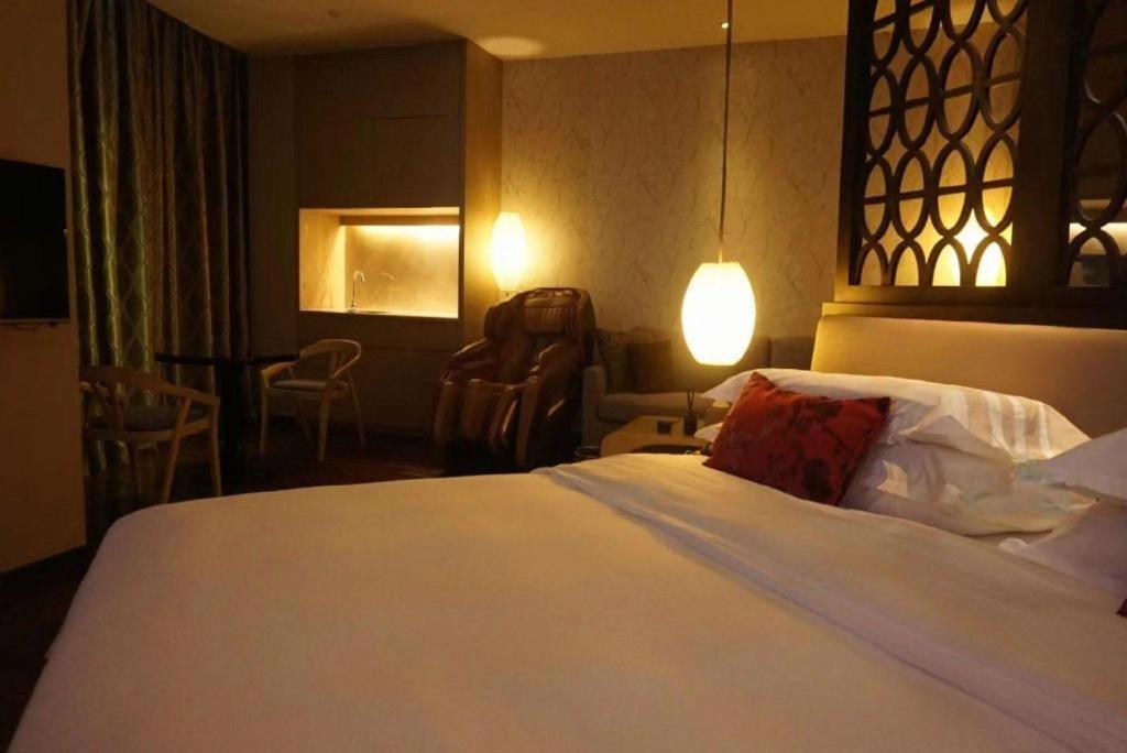 Maison New Century Hotel Dongguan Dongguan  Exteriör bild